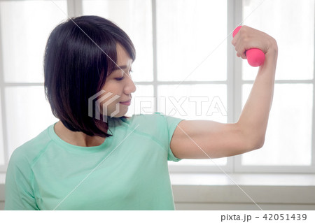 Young girl lifting dumbbells  42051439