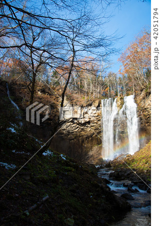 アシリベツの滝　虹が架かる滝 42051794