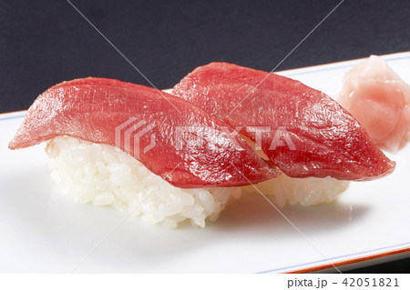 マグロの握り寿司 (tuna) 42051821