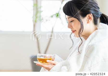若い女性 42052324