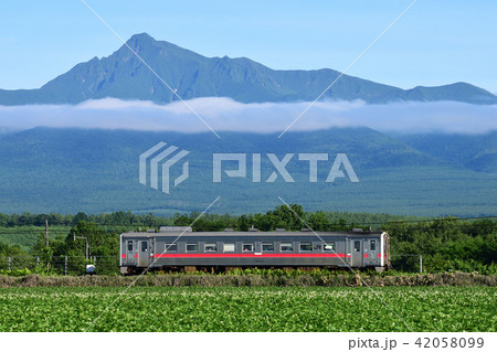 斜里岳と釧網線 42058099