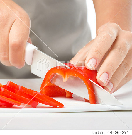 Cook is chopping bell pepper Cook is chopping bell pepper 42062054