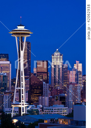 Seattle skyline at dusk 42062938