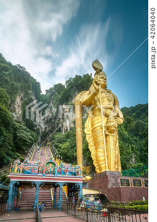 Statue of hindu god Muragan at Batu caves 42064040