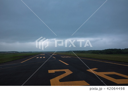 Runway26 42064498