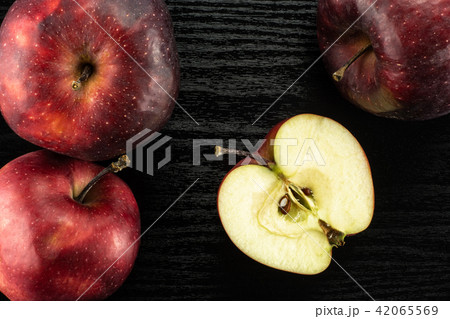 Fresh raw apple red delicious on black wood 42065569