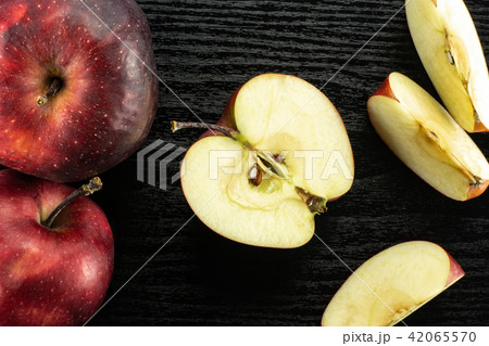 Fresh raw apple red delicious on black wood 42065570