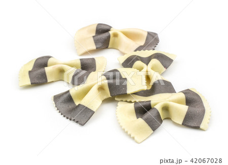 Colourful raw farfalle isolated on white 42067028