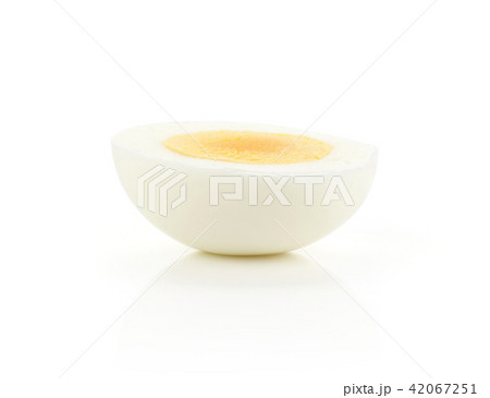 Fresh Chicken Egg isolated on white 42067251
