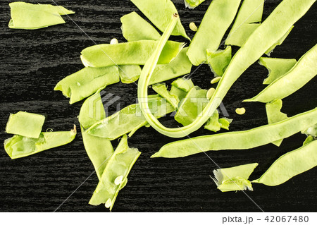 Fresh Flat Green Bean on black wood Fresh Flat Green Bean on black wood 42067480