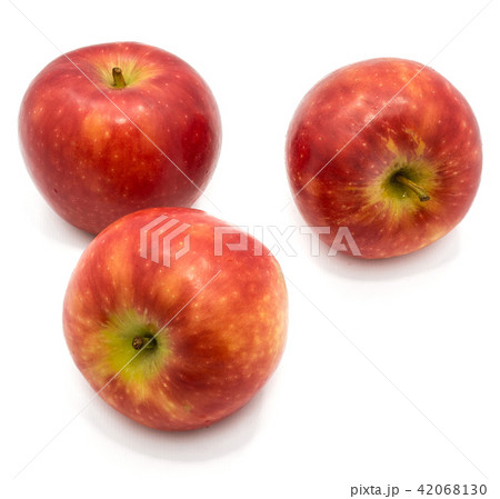 Fresh apple kanzi isolated on white 42068130
