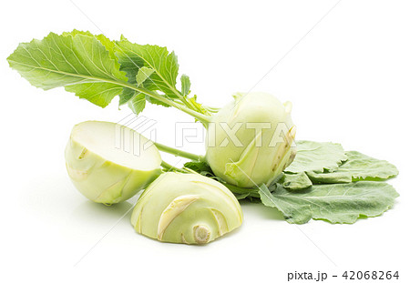 Raw kohlrabi isolated on white 42068264