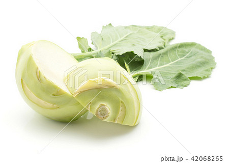 Raw kohlrabi isolated on white 42068265