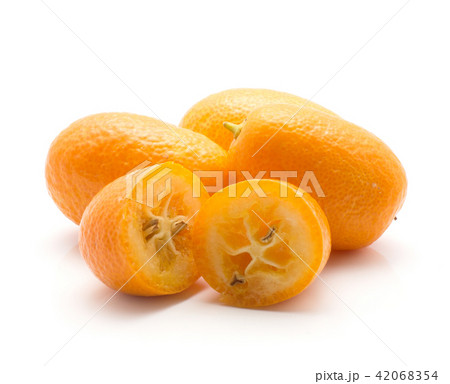 Fresh kumquat isolated on white 42068354