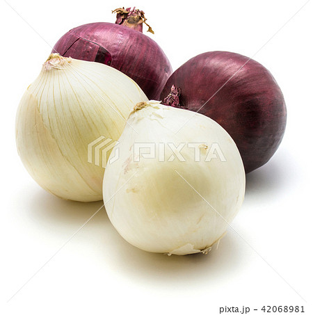 Fresh mixed onion isolated on white Fresh mixed onion isolated on white 42068981
