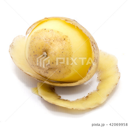 Fresh raw potatoes isolated on white Fresh raw potatoes isolated on white 42069958