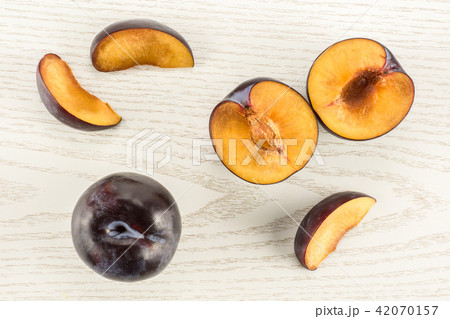 Red Blue Plums on grey wood Red Blue Plums on grey wood 42070157