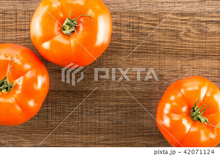 Fresh raw Tomato (La Parcela) on black wood 42071124