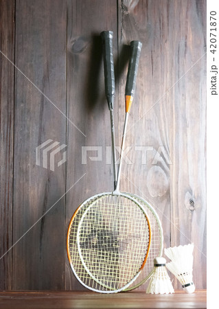 set badminton with shuttlecock on wooden floor 42071870