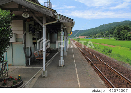 ローカル線　単線の無人駅 42072007
