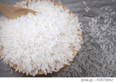 Thai Jasmine white rice in wooden bowl  42073642