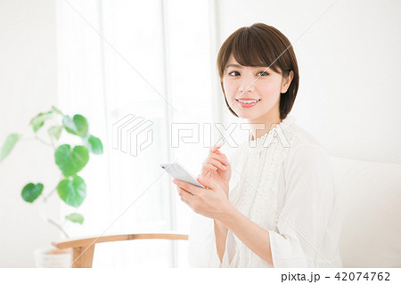 女性 スマホイメージ 女性 スマホイメージ 42074762