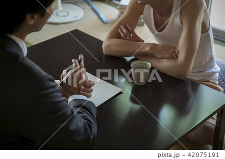 ケースワーカー 42075191