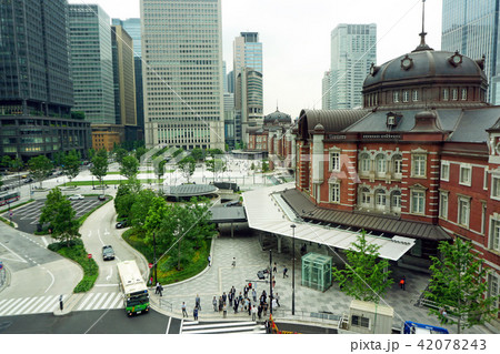 東京駅丸の内の駅前の光景 42078243