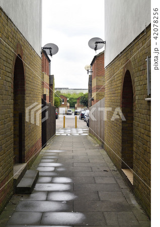 イギリスのニュータウン：ミルトン・キーンズの街並み 42078256