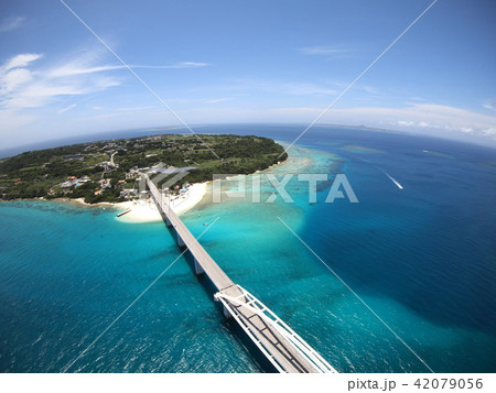 瀬底大橋の空撮 42079056