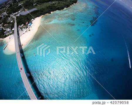 瀬底大橋の空撮 瀬底大橋の空撮 42079058