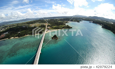 古宇利大橋と沖縄本島 42079224
