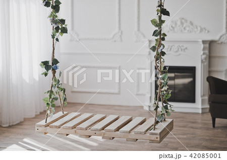 Ivy swings in the Studio 1213. Ivy swings in the Studio 1213. 42085001