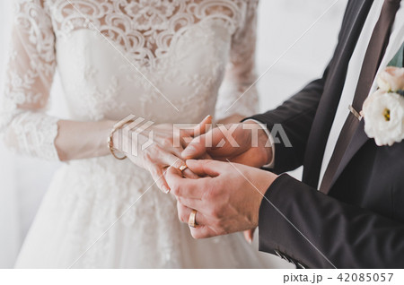 The process of betrothal of newlyweds 1217. 42085057