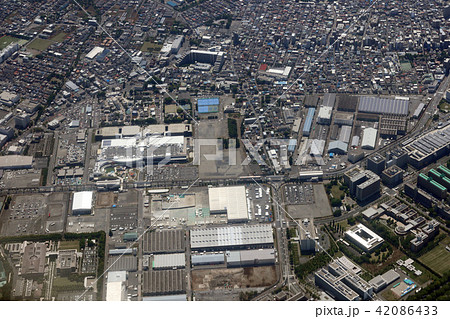 多摩モノレール立飛駅付近を空撮 多摩モノレール立飛駅付近を空撮 42086433