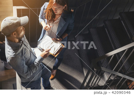 Portrait of focused businesspeople 42090346