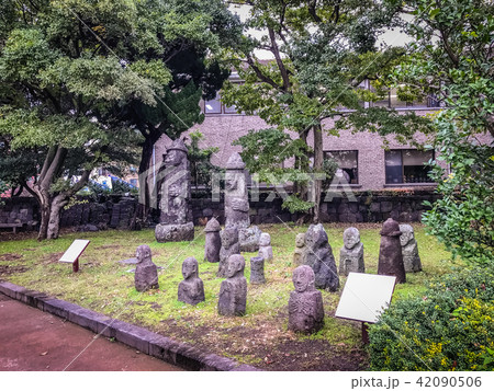 Group of Stone idols (Dolharubang) 42090506