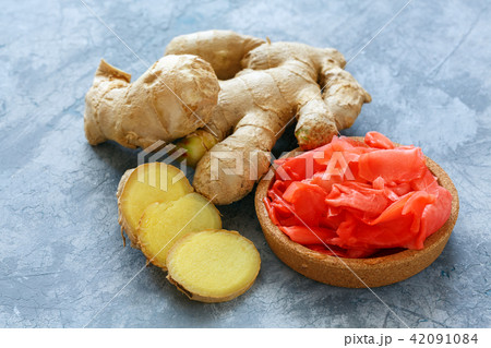 Fresh ginger root and pickled ginger slices. 42091084