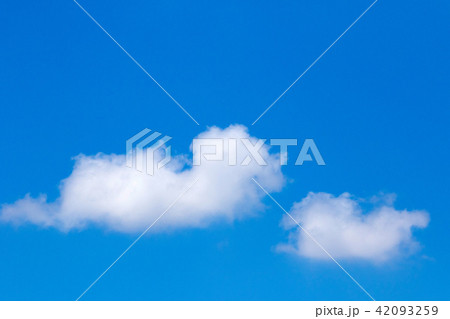青空に雲 42093259