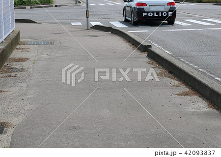 道路とパトカー 道路とパトカー 42093837