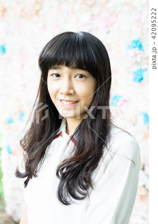 女性 メス フィールドの花 42095222