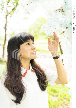 女性 メス フィールドの花 42095228