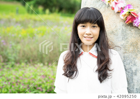 女性 メス フィールドの花 42095250