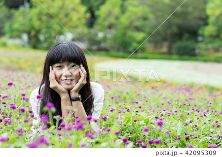 女性 メス フィールドの花 42095309