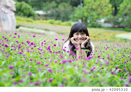 女性 メス フィールドの花 42095310