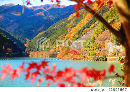 紅葉の湖の風景9 紅葉の湖の風景9 42095667