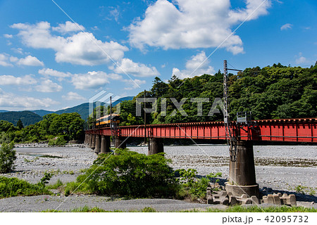 大井川鐵道　大井川第一橋梁　通過する列車 42095732