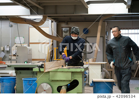 工場 職人 大工 作業員 木工 工場 職人 大工 作業員 木工 42096534