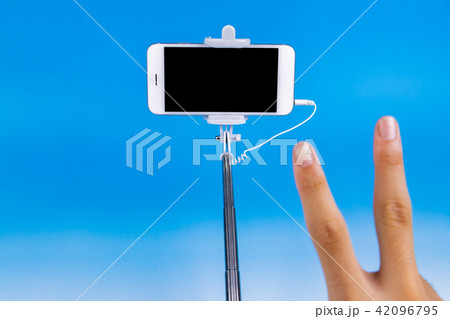 自撮りイメージ スマートフォン 自撮り棒 自撮りイメージ スマートフォン 自撮り棒 42096795