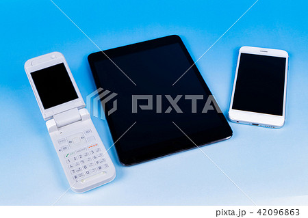 スマートフォンとガラケー スマートフォンとガラケー 42096863